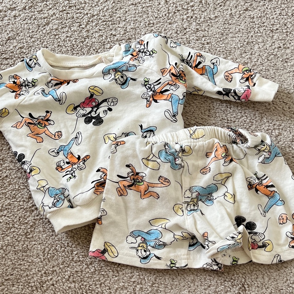Disney baby 18 months old set neutral colors